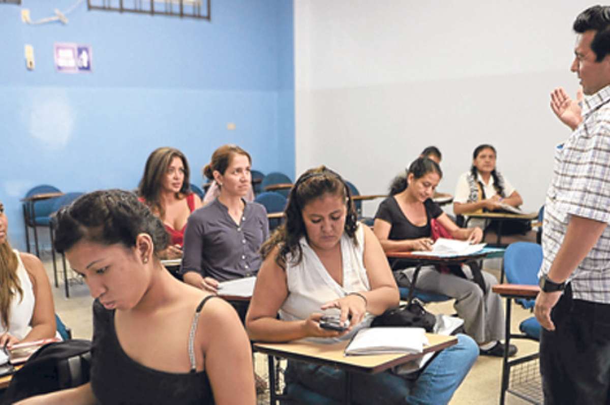 Los doctorados en cada universidad duran entre 4 y 6 a&ntilde;os de estudios, incluida la tesis para la titulaci&oacute;n. Foto: Archivo/El Tel&eacute;grafo