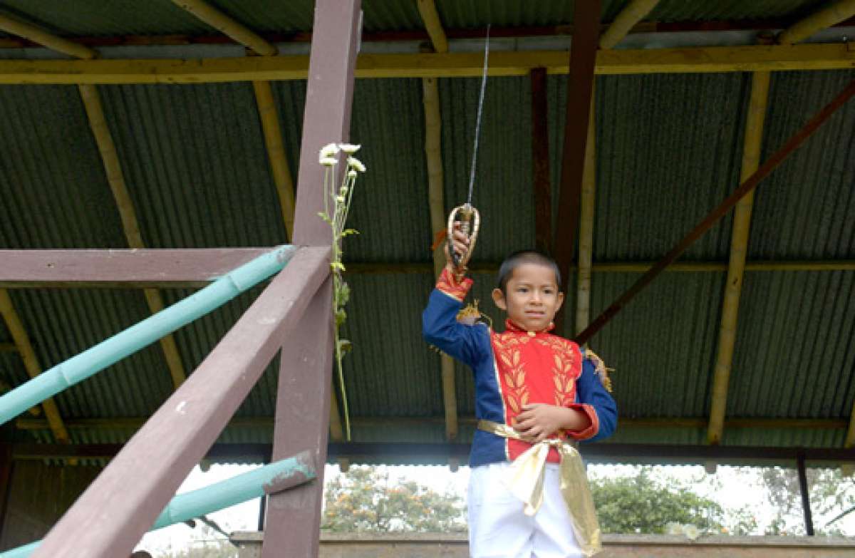El ni&ntilde;o que personific&oacute; al Libertador es uno de los mejores estudiantes de la escuela Jaime Rold&oacute;s Aguilera, &uacute;nico establecimiento educativo de la zona. Fotos: Jos&eacute; Mor&aacute;n/El Tel&eacute;grafo