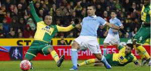 Ag&uuml;ero (c) consigui&oacute; su segundo gol de 2016 tras el logrado el pasado domingo ante el Watford.