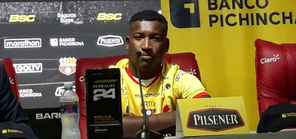 Jhon Jairo Cifuente firm&oacute; por tres temporadas con Barcelona