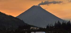 Alerta en el volc&aacute;n Tungurahua cambia de naranja a amarilla