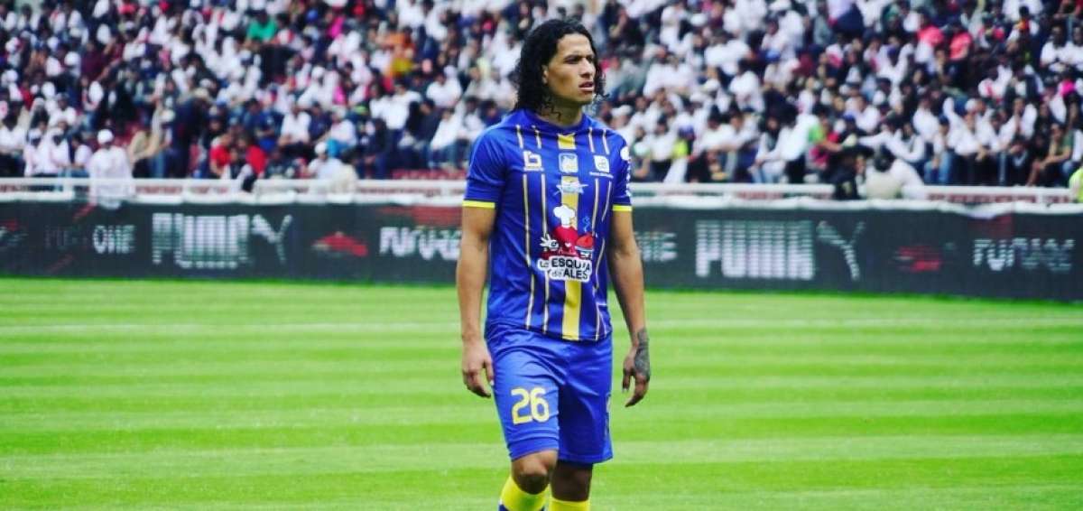 Riveros no descarta que haya la posibilidad de jugar en Barcelona