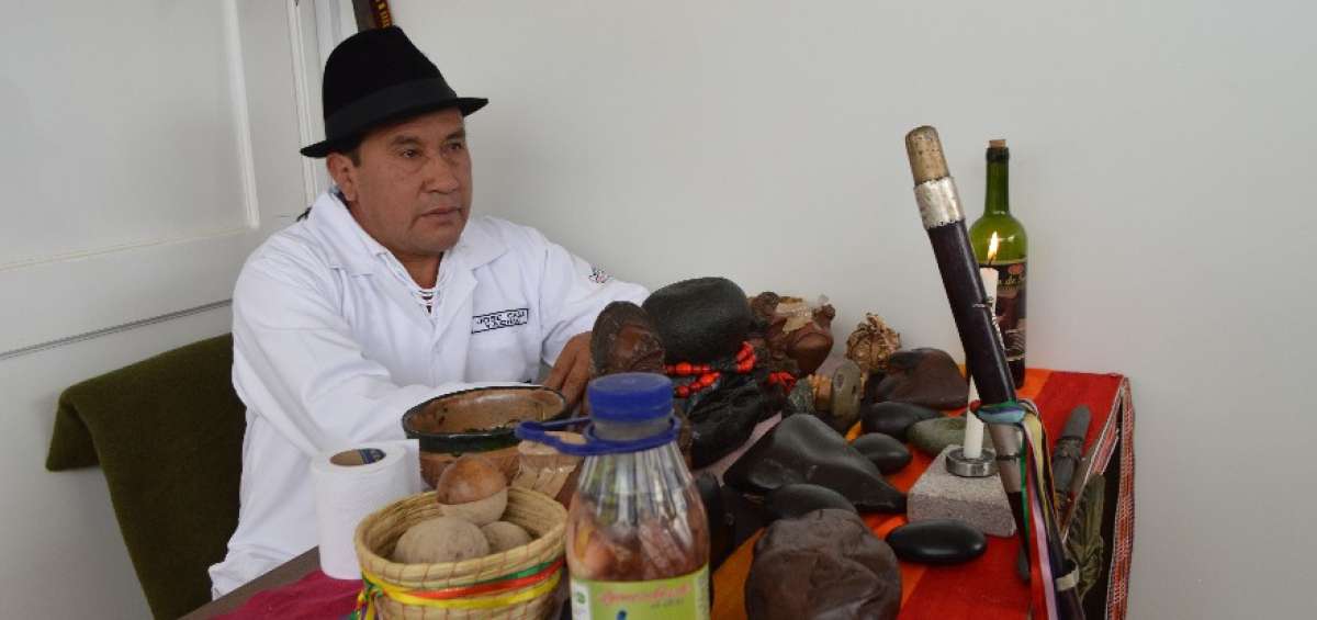 Los curanderos ganan m&aacute;s espacios