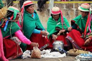 Mujeres de diferentes pueblos de Chimborazo, participaron del Canto del Jahuay de este a&ntilde;o, en Guamote. Foto: Elizabeth Maggi / para El Tel&eacute;grafo