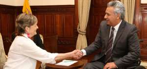 Len&iacute;n Moreno recibi&oacute; en el Palacio de Carondelet a la directora del Cuerpo de Paz, Josephine K. Olsen.