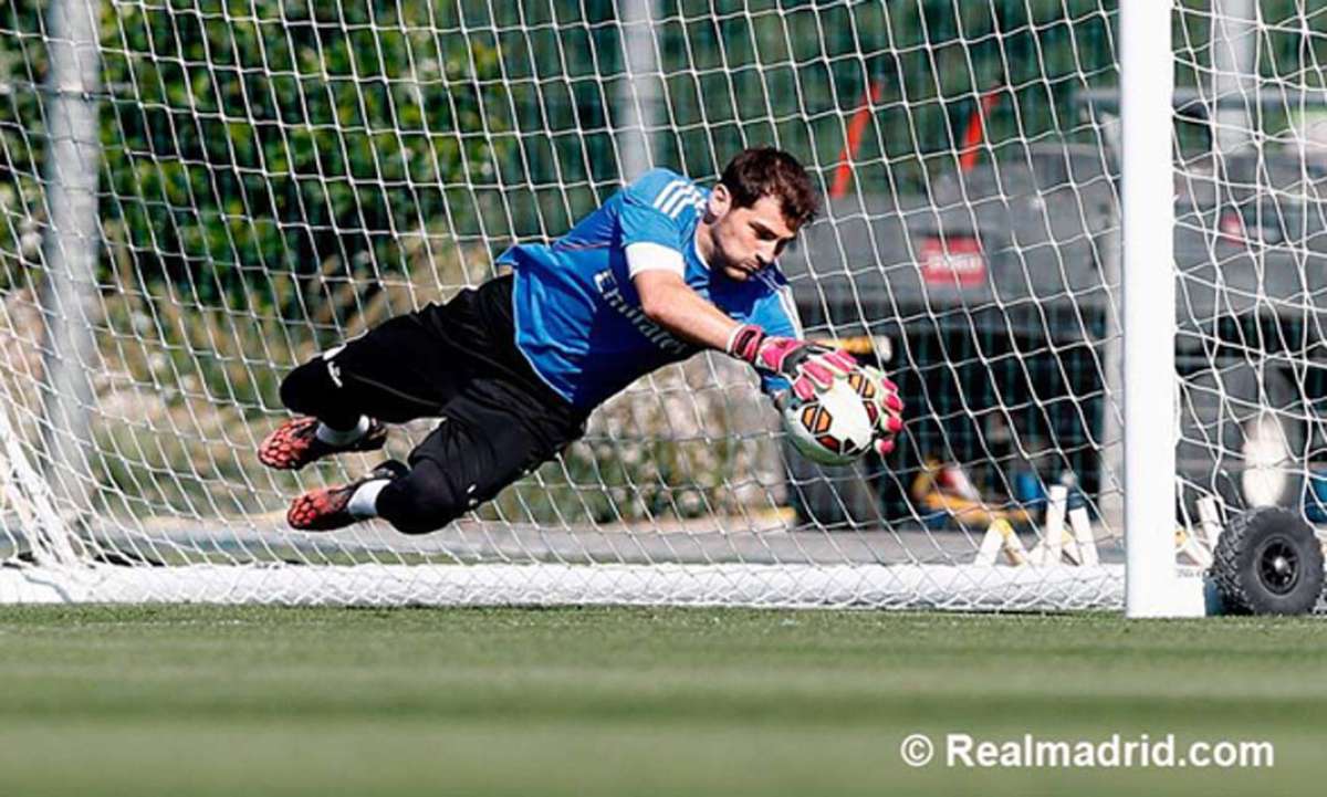 Iker Casillas env&iacute;a saludos a la familia del f&uacute;tbol en Cuba