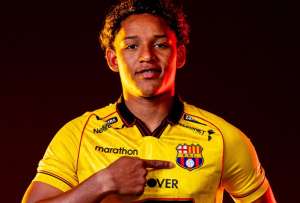 El jugador de Barcelona SC Johan Garc&iacute;a sufri&oacute; una fuerte fractura de peron&eacute;.