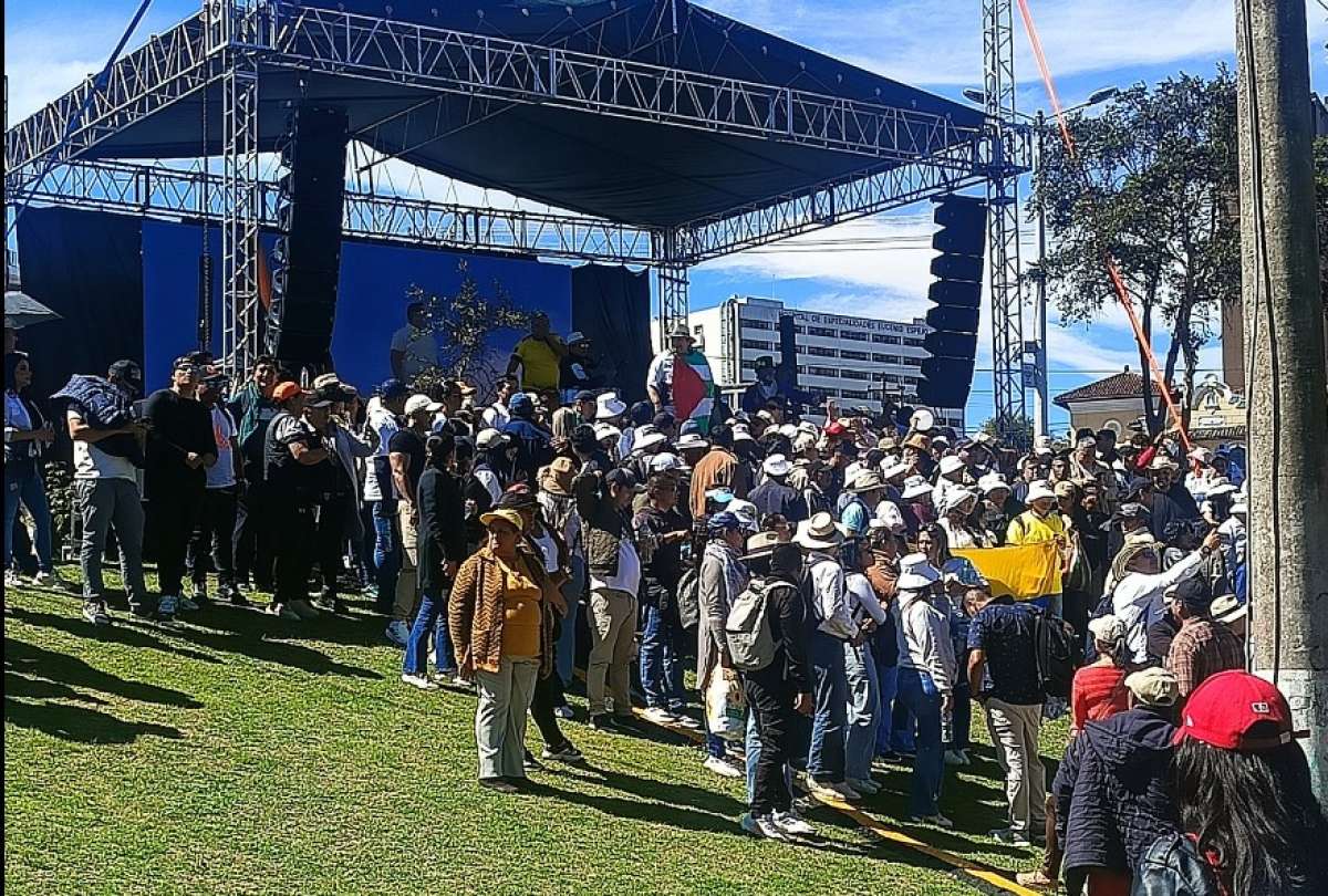 Ciudadanos se movilizaron en El Arbolito para rechazar el paro y exigir paz
