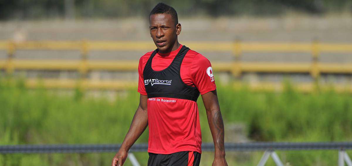 Pervis Estupi&ntilde;&aacute;n saltar&aacute; a la cancha como lateral izquierdo del Osasuna en el partido de esta tarde ante el Legan&eacute;s, en el inicio de la liga espa&ntilde;ola.