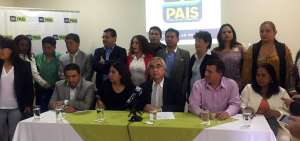 Dirigentes del oficialista movimiento Alianza PAIS analizaron los resultados electorales.