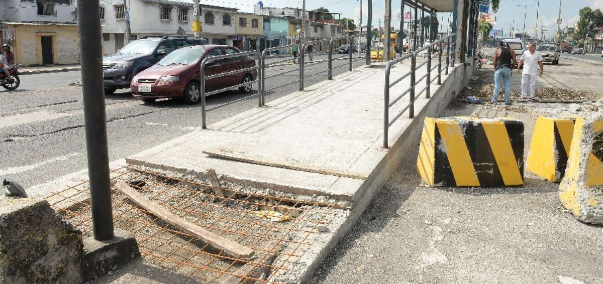 En la av. 25 de Julio se construyen 4 de los 5 nuevos paraderos que tendr&aacute; la Troncal 2.   