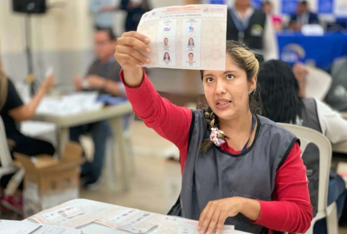 En el 2025, los ecuatorianos volverán a las urnas.