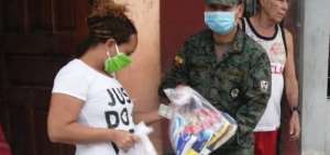 Militares ayudaron a repartir 5.700 kits de alimentos en varias provincias