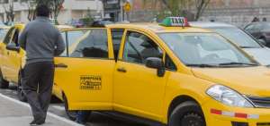 Taxistas de Cuenca y Santo Domingo ser&aacute;n primeros en recibir tarjetas de subsidio