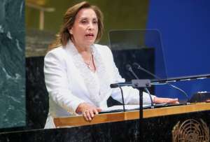 El juez determinó que no existe riesgo de fuga ni sustento suficiente para restringir la salida del país de Dina Boluarte.