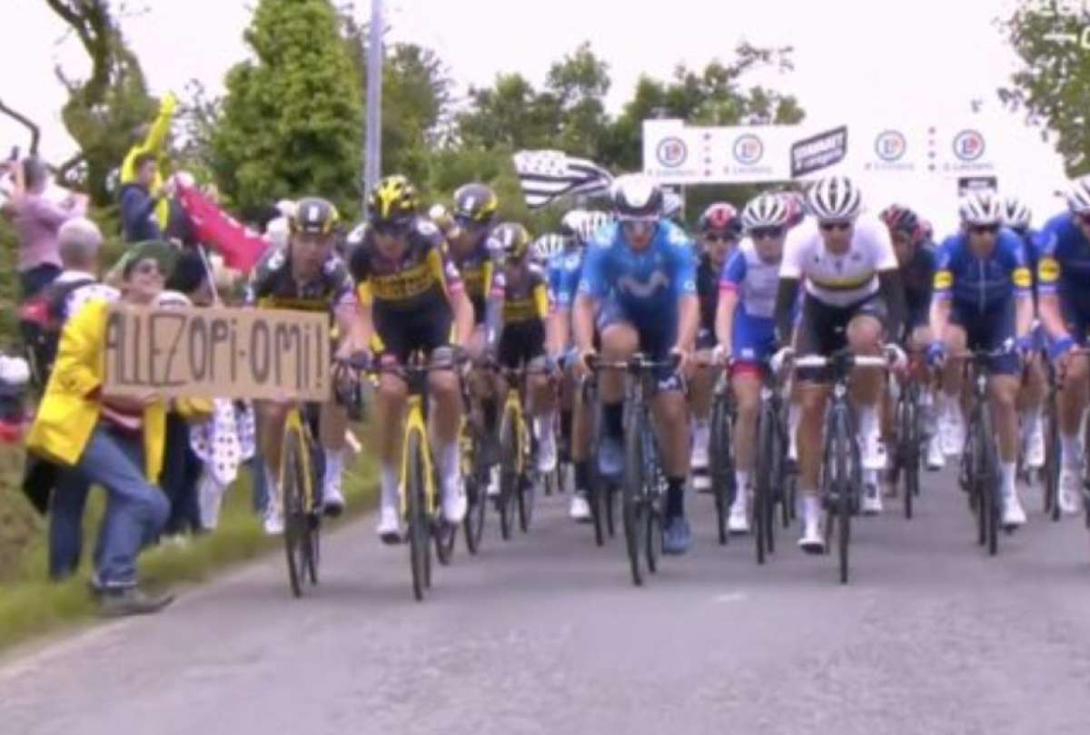 Espectadora que provoc&oacute; ca&iacute;da en el Tour de Francia fue arrestada