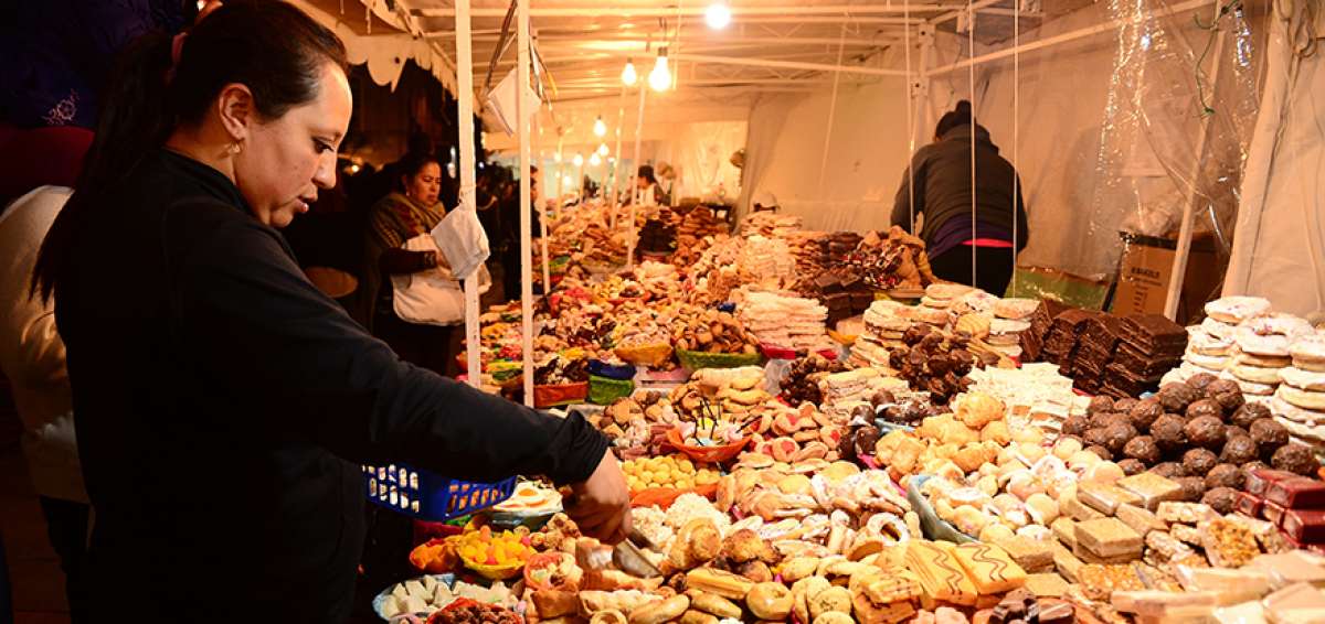Existe una variedad de 30 dulces que se venden en los alrededores del parque. Entre ellos est&aacute;n las quesadillas, quesitos, turrones de man&iacute; y dulces de membrillo.