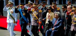 El presidente de la Rep&uacute;blica, Len&iacute;n Moreno, arrib&oacute; junto con su esposa a la Tribuna del Sur para ser parte de la Gran Parada Militar por el 10 de Agosto.