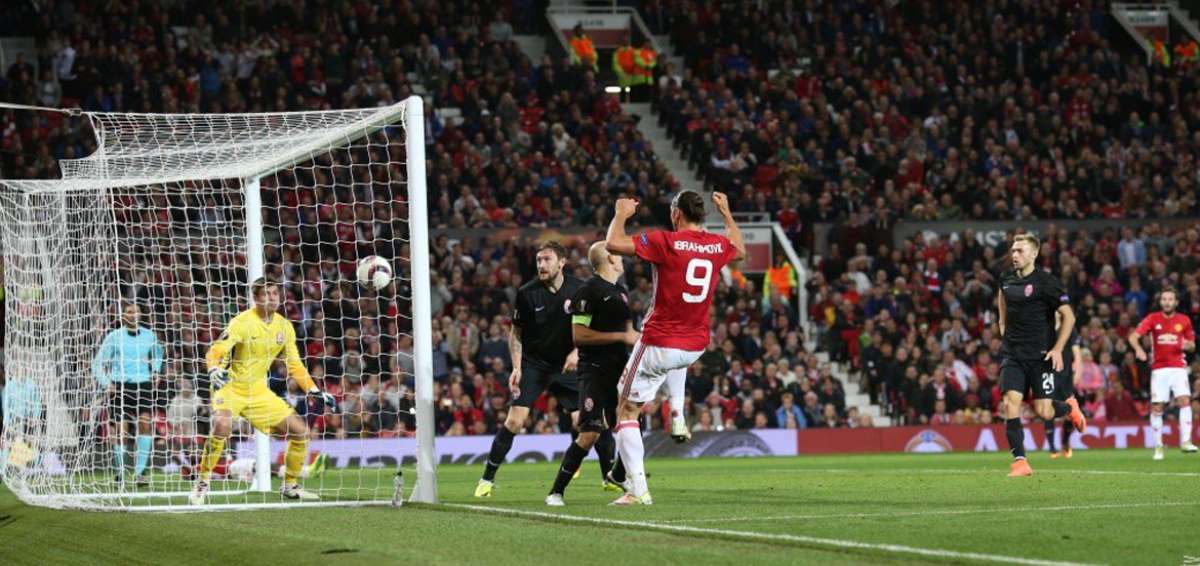 Ibrahimovic resucita al United en Europa League, Inter se hunde