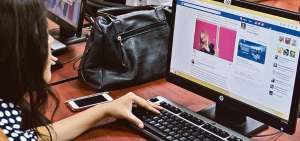 En la materia de Nuevas Tecnolog&iacute;as de la Informaci&oacute;n, los estudiantes de la U. Cat&oacute;lica crean grupos de trabajo en Facebook. 