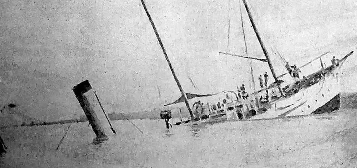 El guardacostas Patria enfrenta un percance en el r&iacute;o