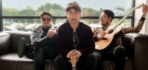 Desde la izquierda: Sebasti&aacute;n Yunda (bajo); Christohper Cifuentes (cantante) y Carlos Villegas (guitarrista), integrantes de la banda de pop 4AM.