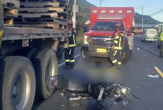 Cuerpo de Bomberos de Quito atendió la emergencia en la vía a Calacalí