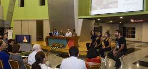 El grupo Los Castros y Vel&aacute;squez, dirigido por Jorge Sandoval, interpret&oacute; la lectura dramatizada de la obra Salom&eacute;, de Oscar Wilde, favorita de Juan Castro. 