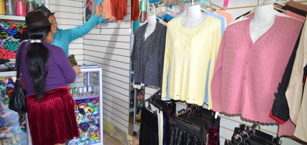 Contar con las nuevas tendencias en dise&ntilde;os se volvi&oacute; una necesidad. Muchas j&oacute;venes y mujeres adultas acuden con frecuencia en busca de faldas, blusas y vestidos con innovadores dise&ntilde;os y colores m&aacute;s vivos.