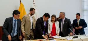La Ministra de Gobierno enfrent&oacute; un juicio pol&iacute;tico presentado por dos legisladores independientes, Lourdes Cuesta y Roberto Mu&ntilde;oz.  