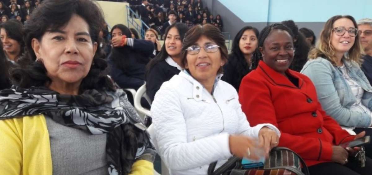 Docentes acudieron al homenaje que ofreci&oacute; la cartera del ramo.