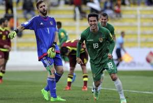 Ramallo (d) marc&oacute; un doblete en la victoria local en el estadio Hernando Siles. Foto: Agencia AFP
