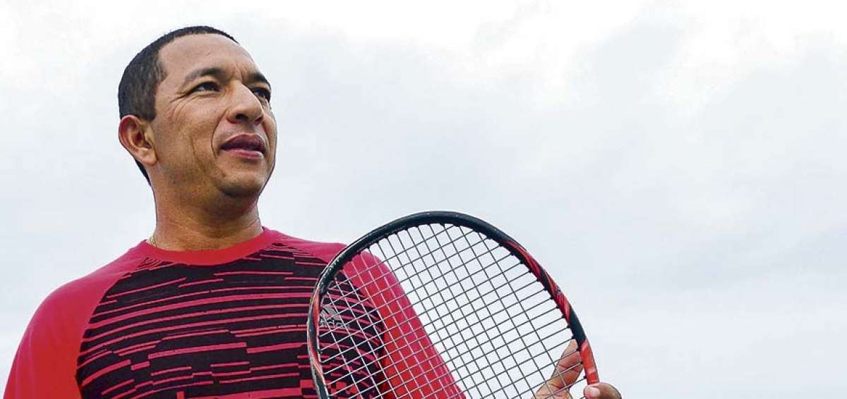 Orlando Qui&ntilde;&oacute;nez es guayaquile&ntilde;o pero est&aacute; radicado en Manta. Tambi&eacute;n es instructor en el Umi&ntilde;a Tenis Club.   