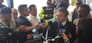 Hoyos acudi&oacute; a la Fiscal&iacute;a en Quito para rendir su versi&oacute;n voluntaria.
