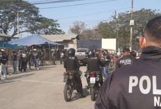 La Policía Nacional se desplegó para controlar los disturbios en la Penitenciaría del Litoral. 