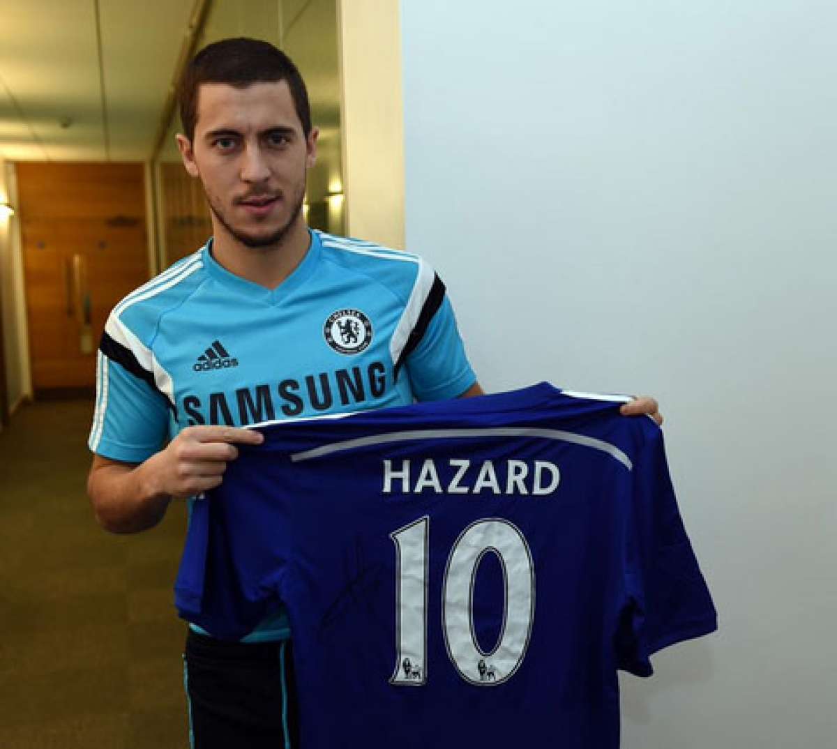 Eden Hazard renueva con el Chelsea hasta 2020