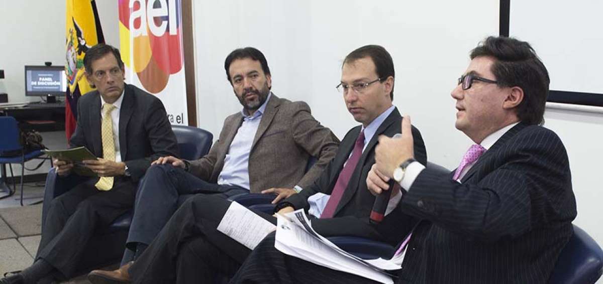 Autoridades, empresarios y miembros de la academia dieron sus opiniones sobre el contenido de los planteamientos.