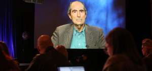 Imagen de archivo de 2014 de una conferencia por video que dio Philip Roth en una universidad en Estados Unidos.