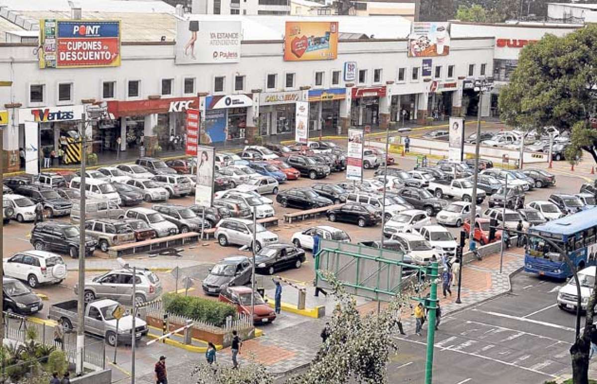 Las tarifas que autorizar&aacute; a futuro el Municipio de Quito para cobrar en los sitios de estacionamiento deber&aacute;n fijarse en base de estudios t&eacute;cnicos. Foto: &Aacute;lvaro P&eacute;rez/ El Tel&eacute;grafo