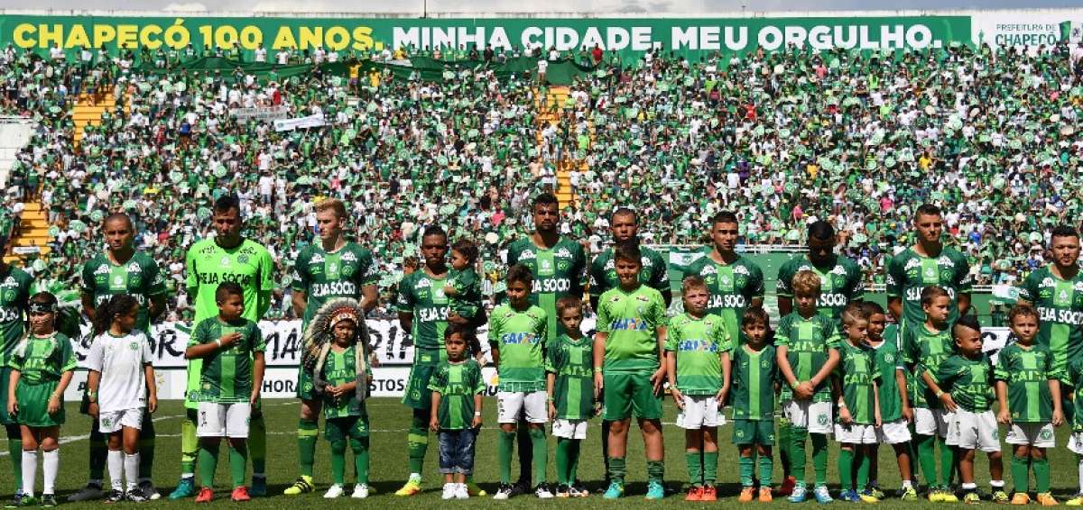 El Chapecoense vuelve a jugar y toda una ciudad se viste de verde
