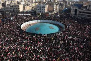 Iran&iacute;es se re&uacute;nen en la Plaza Enqelab para mostrar su apoyo al reci&eacute;n nombrado L&iacute;der Supremo Ayatol&aacute; Mojtaba Jomen&iacute; en Teher&aacute;n, Ir&aacute;n, 09 de marzo de 2026.