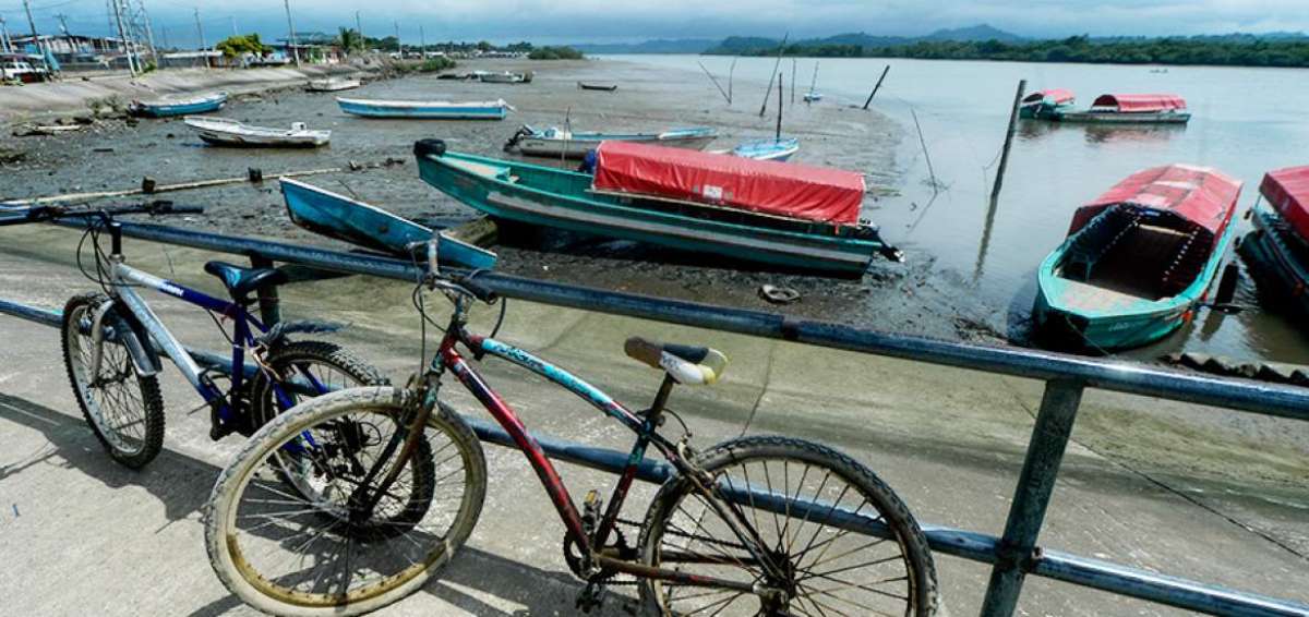 La gente no olvida lo vivido en el terremoto y a&ntilde;ora que vuelvan los turistas.     Muchas calles lucen desoladas. Las casas destruidas permanecen bajo el agua.