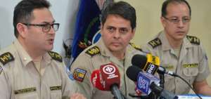 Autoridades de la Polic&iacute;a dieron a conocersobre la aprehensi&oacute;n de los sospechosos en rueda de prensa.