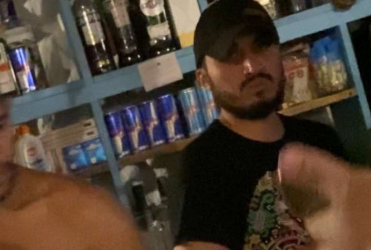 Germán Cáceres, en un bar, antes de su captura por la Policía colombiana. 