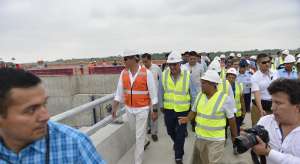 El Mandatario recorri&oacute; pasado el mediod&iacute;a el proyecto Naranjal. Foto: William Orellana / El Tel&eacute;grafo 