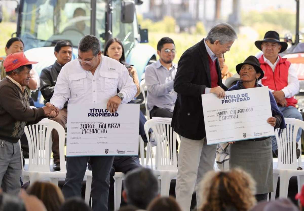 El presidente Guillermo Lasso entregó los títulos de propiedad.