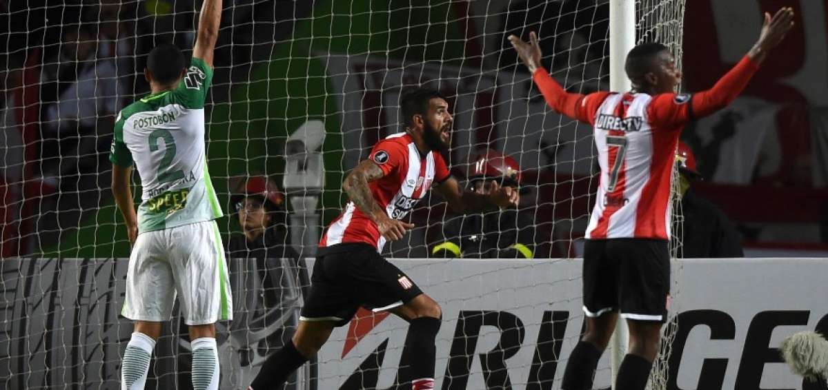 Estudiantes dej&oacute; con un pie fuera de la Libertadores al campe&oacute;n Atl&eacute;tico Nacional