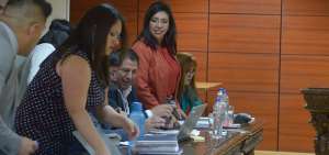 Alrededor de tres horas se tom&oacute; la fiscal general (e), Ruth Palacios (de rojo), para argumentar su acusaci&oacute;n y presentar los elementos de convicci&oacute;n.