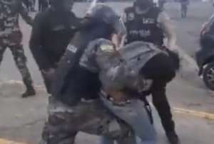 Policía Nacional inicia proceso administrativo a uniformados que golpearon a periodista