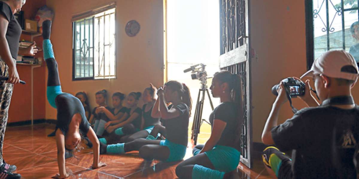 Isabela es una de las integrantes del proyecto. Ella es parte del grupo de danza Charlotte Dance. Foto: Jos&eacute; Mor&aacute;n / El Tel&eacute;grafo